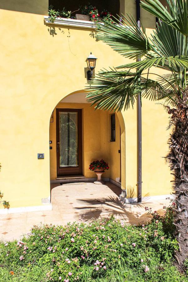 Villa Elena Appartamento In Villa Montinelle Eksteriør billede