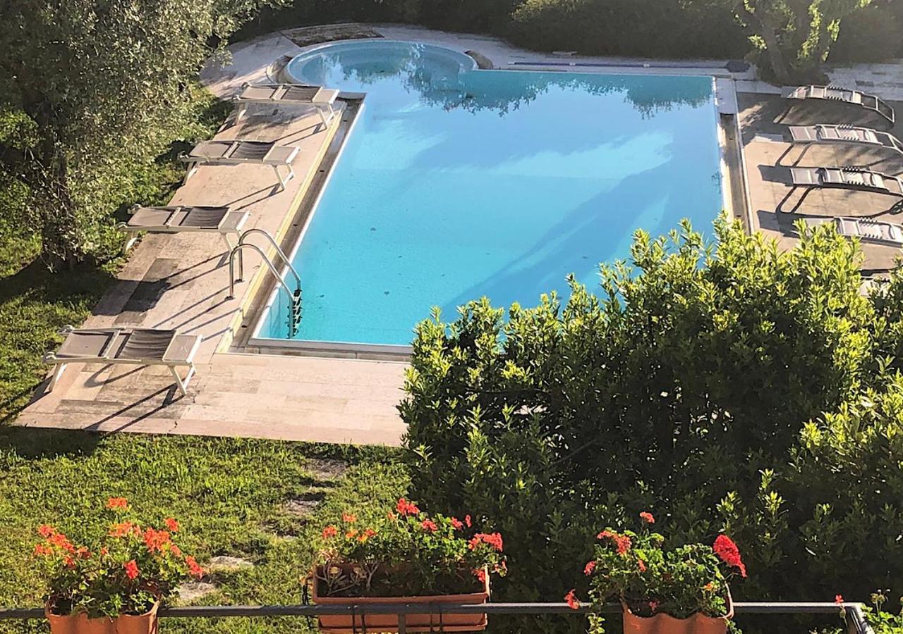 Villa Elena Appartamento In Villa Montinelle Eksteriør billede