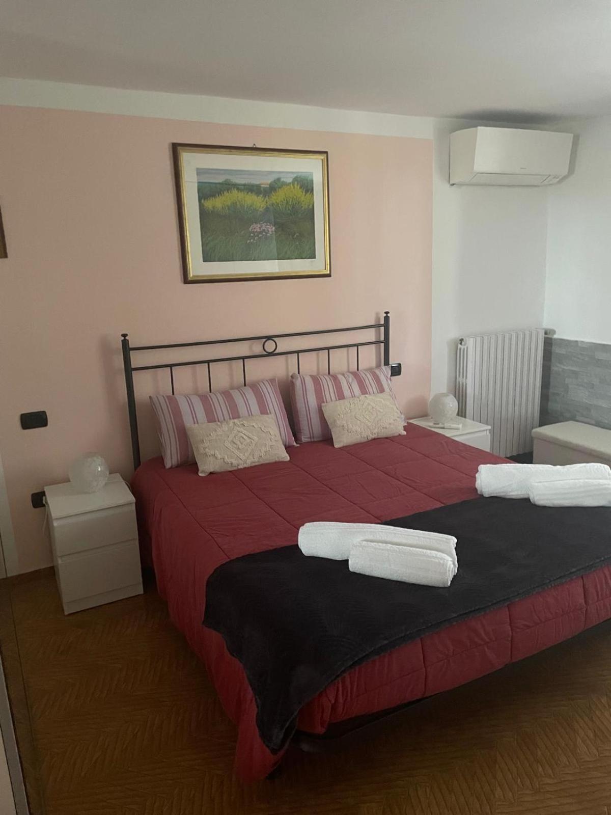 Villa Elena Appartamento In Villa Montinelle Eksteriør billede
